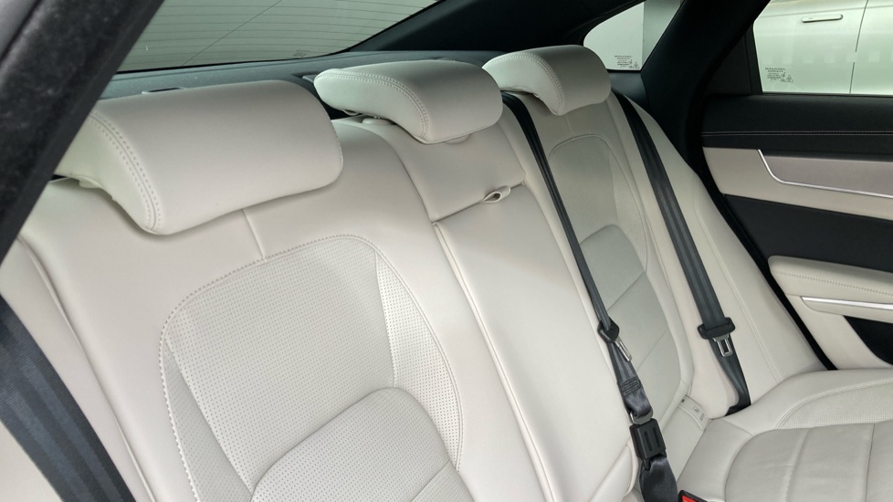 Jaguar XF 2.0 D200 R-Dynamic SE Black 4dr Auto Diesel Saloon - Image 46