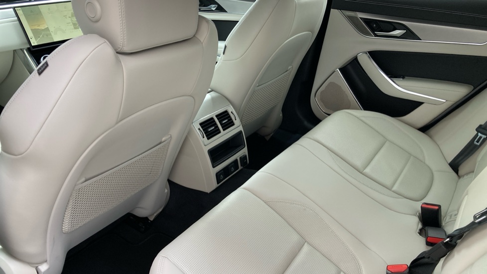 Jaguar XF 2.0 D200 R-Dynamic SE Black 4dr Auto Diesel Saloon - Image 51