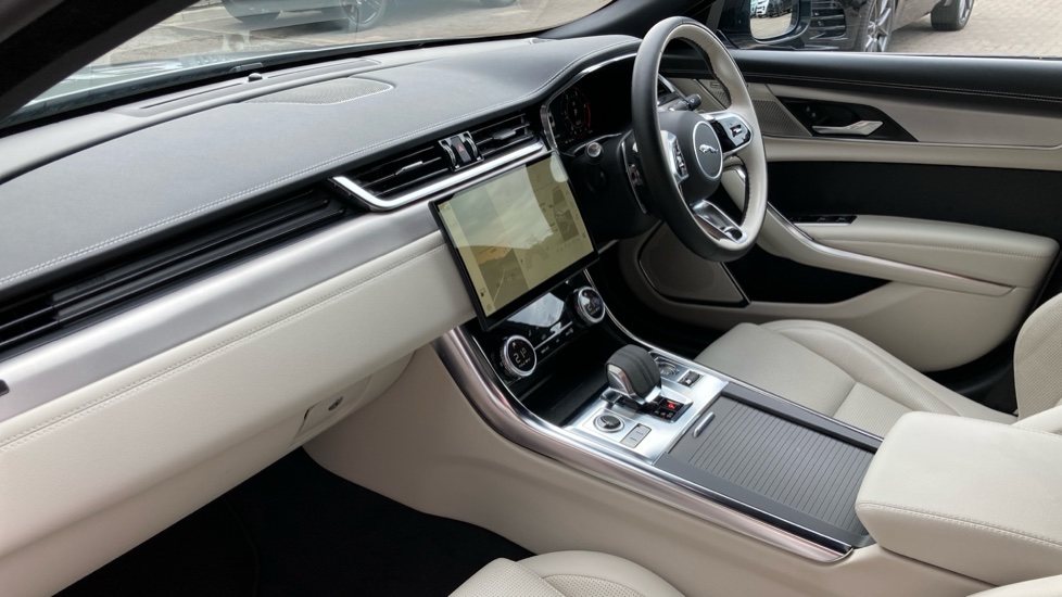 Jaguar XF 2.0 D200 R-Dynamic SE Black 4dr Auto Diesel Saloon - Image 54