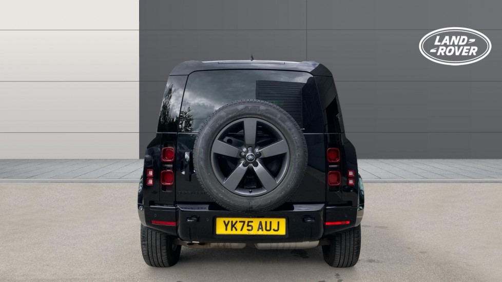 Land Rover Defender 3.0 D250 X-Dynamic HSE 110 5dr Auto Diesel Estate - Image 6