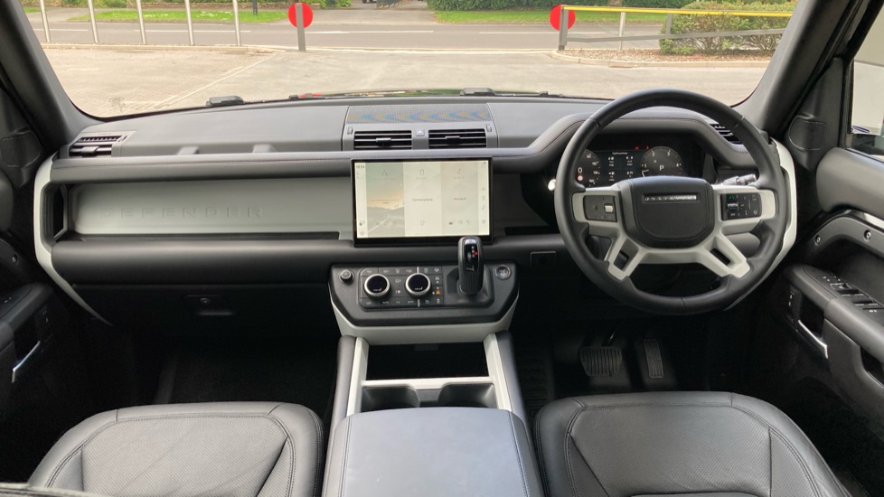 Land Rover Defender 3.0 D250 X-Dynamic HSE 110 5dr Auto Diesel Estate - Image 9
