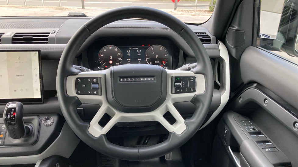 Land Rover Defender 3.0 D250 X-Dynamic HSE 110 5dr Auto Diesel Estate - Image 15