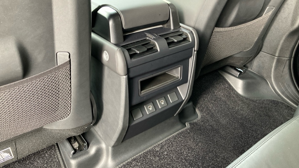 Land Rover Defender 3.0 D250 X-Dynamic HSE 110 5dr Auto Diesel Estate - Image 18
