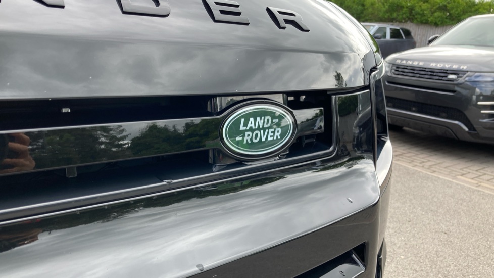 Land Rover Defender 3.0 D250 X-Dynamic HSE 110 5dr Auto Diesel Estate - Image 21