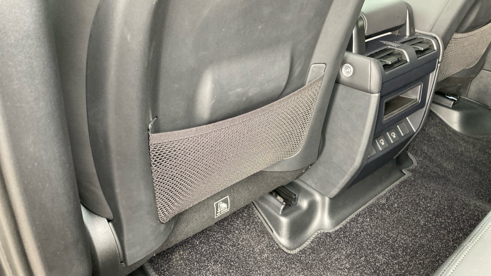 Land Rover Defender 3.0 D250 X-Dynamic HSE 110 5dr Auto Diesel Estate - Image 30
