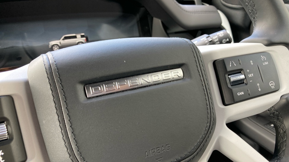 Land Rover Defender 3.0 D250 X-Dynamic HSE 110 5dr Auto Diesel Estate - Image 52