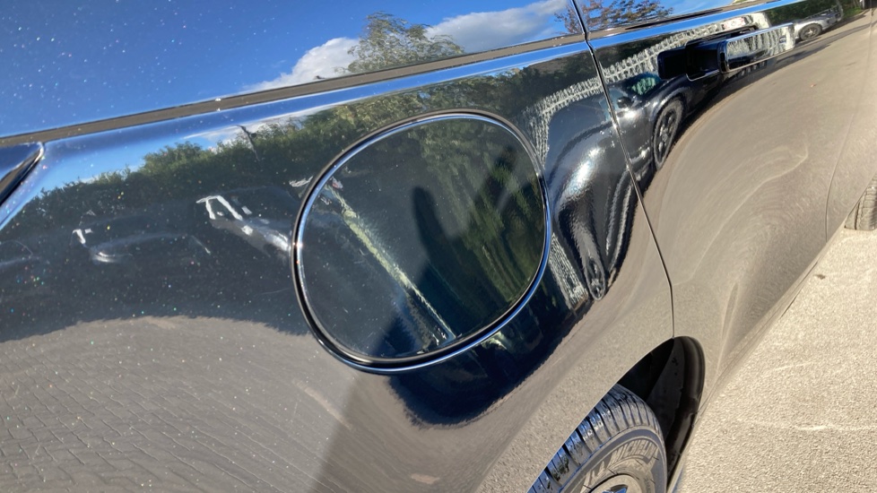 Land Rover Range Rover Velar 2.0 D200 MHEV Dynamic SE 5dr Auto Diesel Estate - Image 43