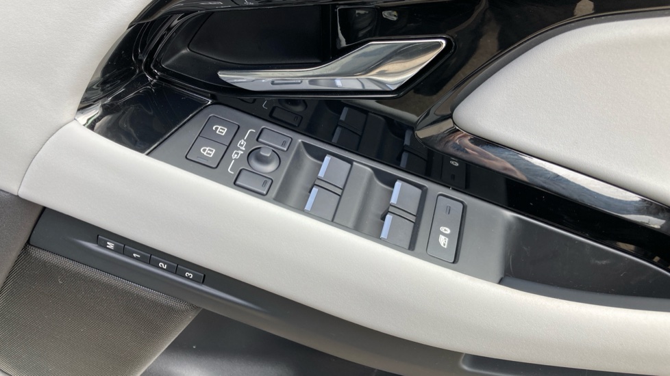 Land Rover Range Rover Evoque 2.0 D200 Edition 5dr Auto Diesel Hatchback - Image 22