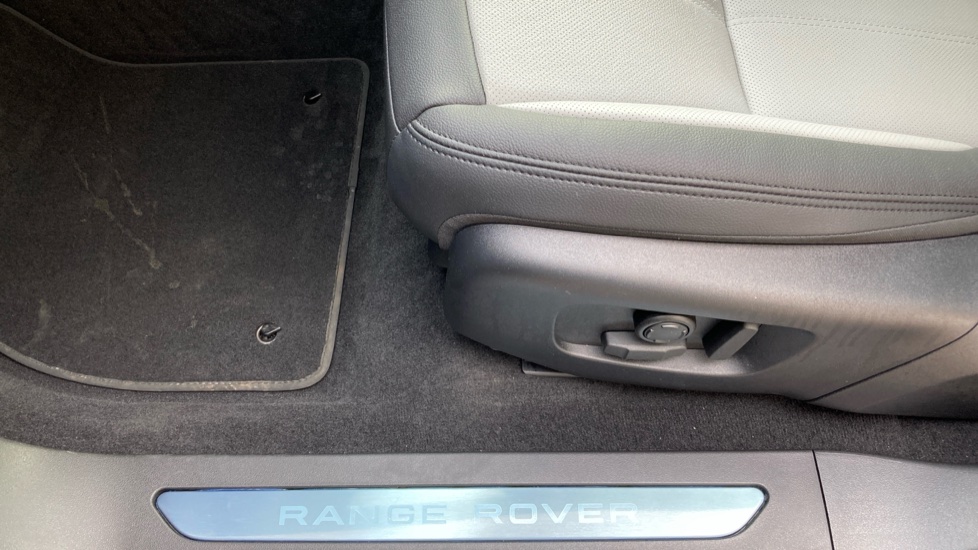 Land Rover Range Rover Evoque 2.0 D200 Edition 5dr Auto Diesel Hatchback - Image 42