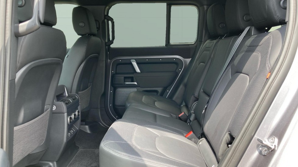 Land Rover Defender 3.0 D250 X-Dynamic S 110 5dr Auto [7 Seat] Diesel Estate - Image 4