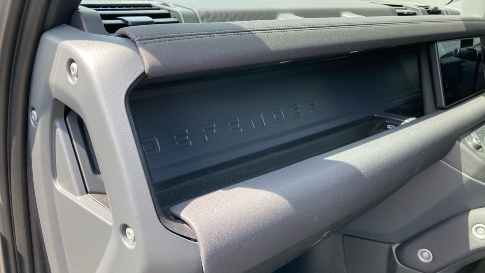 Land Rover Defender 3.0 D250 X-Dynamic S 110 5dr Auto [7 Seat] Diesel Estate - Image 43
