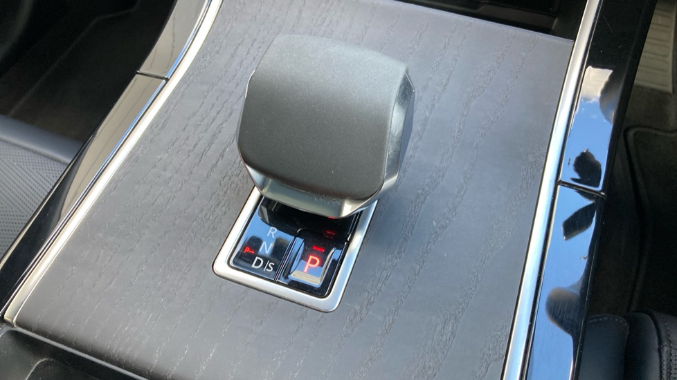 Land Rover Range Rover Velar 3.0 P400 MHEV Autobiography 5dr Auto Petrol Estate - Image 13