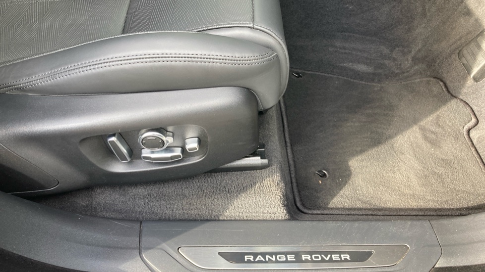 Land Rover Range Rover Velar 3.0 P400 MHEV Autobiography 5dr Auto Petrol Estate - Image 24