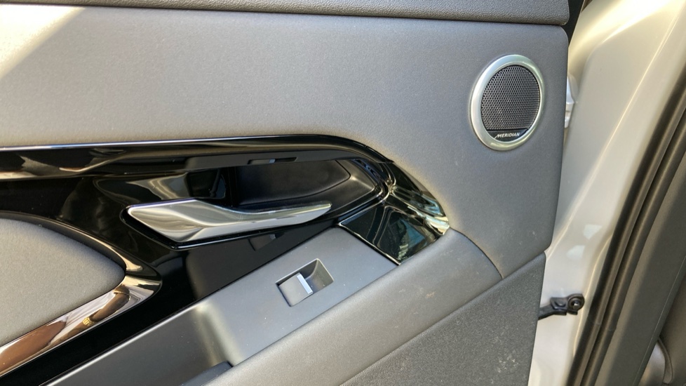 Land Rover Range Rover Evoque 2.0 D200 Edition 5dr Auto Diesel Hatchback - Image 32