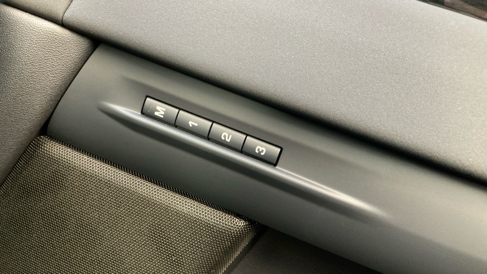 Land Rover Range Rover Evoque 2.0 D200 Edition 5dr Auto Diesel Hatchback - Image 33