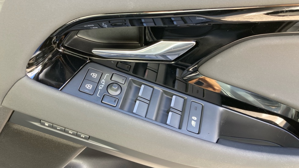 Land Rover Range Rover Evoque 2.0 D200 Edition 5dr Auto Diesel Hatchback - Image 34