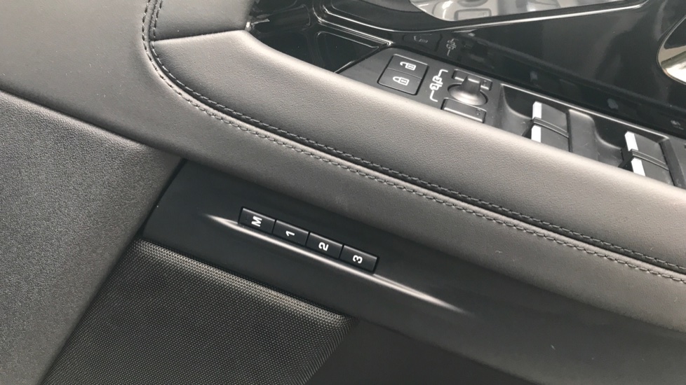 Land Rover Range Rover Evoque 1.5 P300e R-Dynamic HSE 5dr Auto Hatchback - Image 20