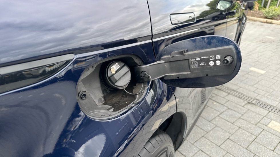Land Rover Range Rover Evoque 1.5 P300e R-Dynamic HSE 5dr Auto Hatchback - Image 28