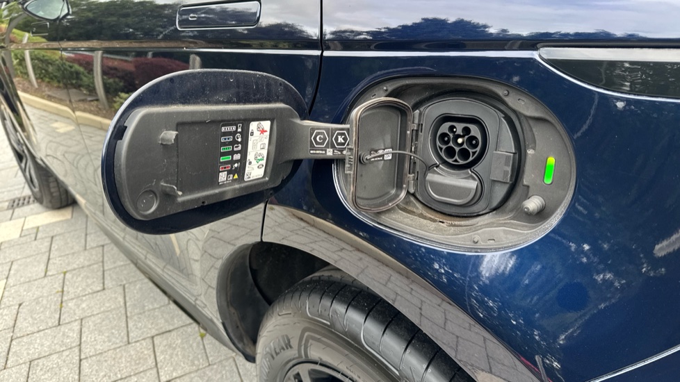 Land Rover Range Rover Evoque 1.5 P300e R-Dynamic HSE 5dr Auto Hatchback - Image 33