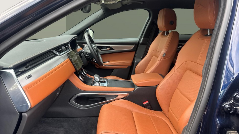 Jaguar F-Pace 2.0 P250 R-Dynamic SE Black 5dr Auto AWD Petrol Estate - Image 3