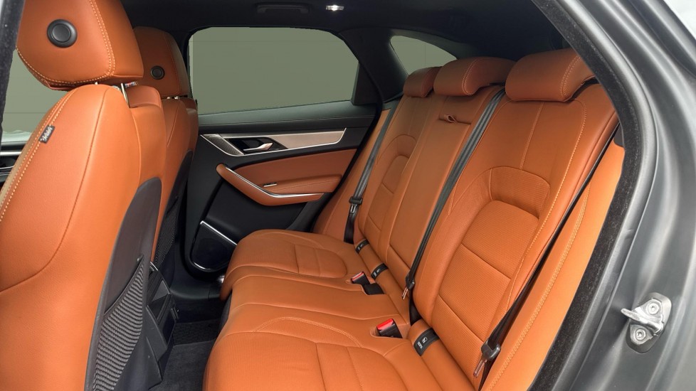 Jaguar F-Pace 2.0 P250 R-Dynamic SE Black 5dr Auto AWD Petrol Estate - Image 4