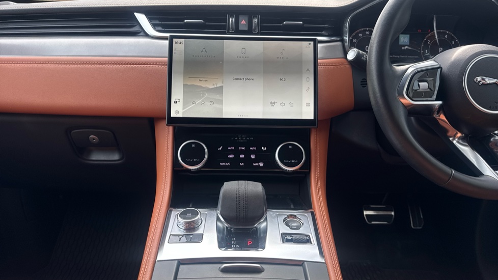 Jaguar F-Pace 2.0 P250 R-Dynamic SE Black 5dr Auto AWD Petrol Estate - Image 14