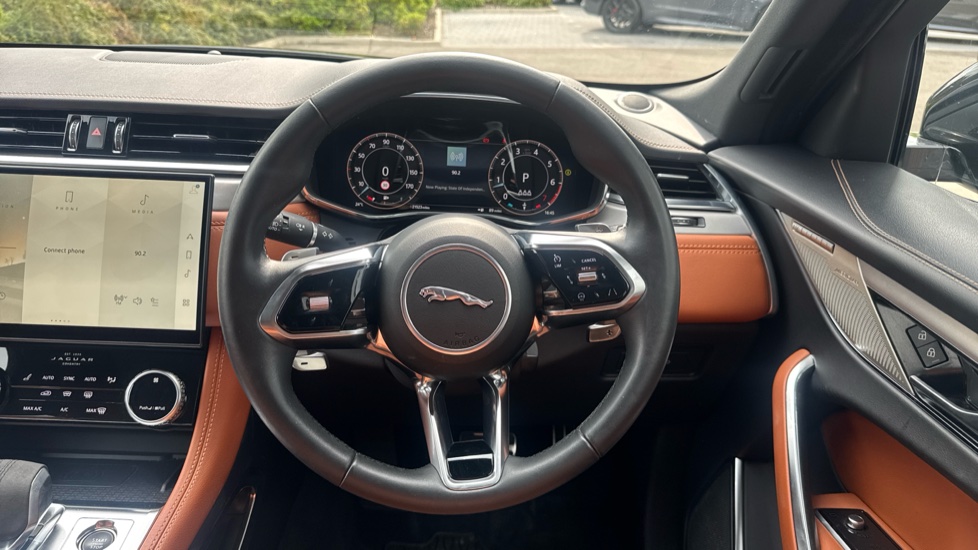 Jaguar F-Pace 2.0 P250 R-Dynamic SE Black 5dr Auto AWD Petrol Estate - Image 15