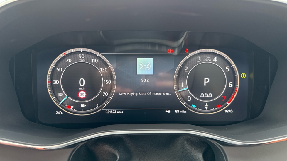 Jaguar F-Pace 2.0 P250 R-Dynamic SE Black 5dr Auto AWD Petrol Estate - Image 16