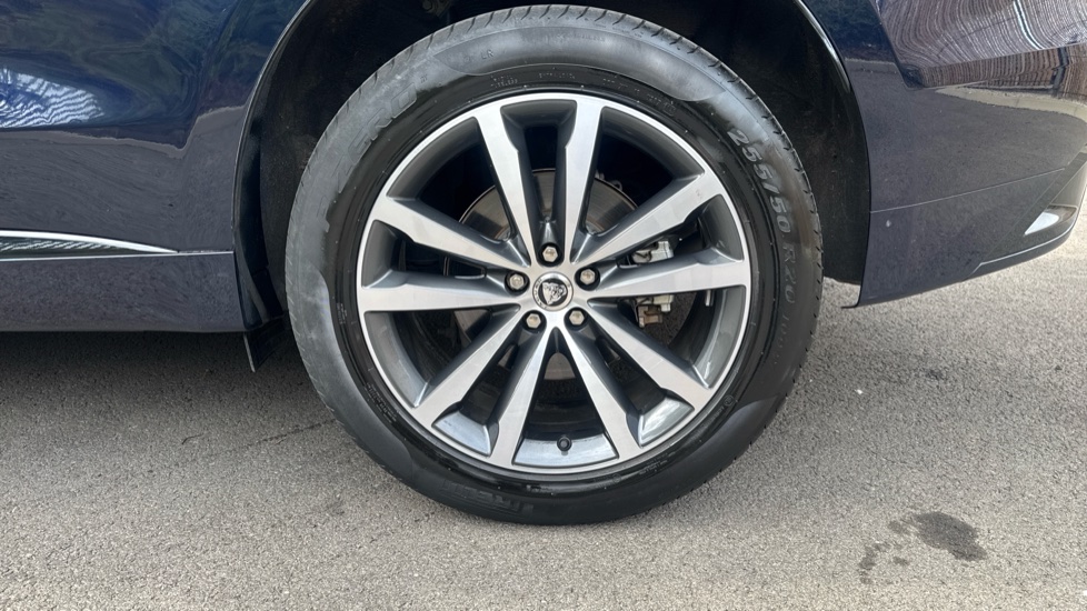 Jaguar F-Pace 2.0 P250 R-Dynamic SE Black 5dr Auto AWD Petrol Estate - Image 29