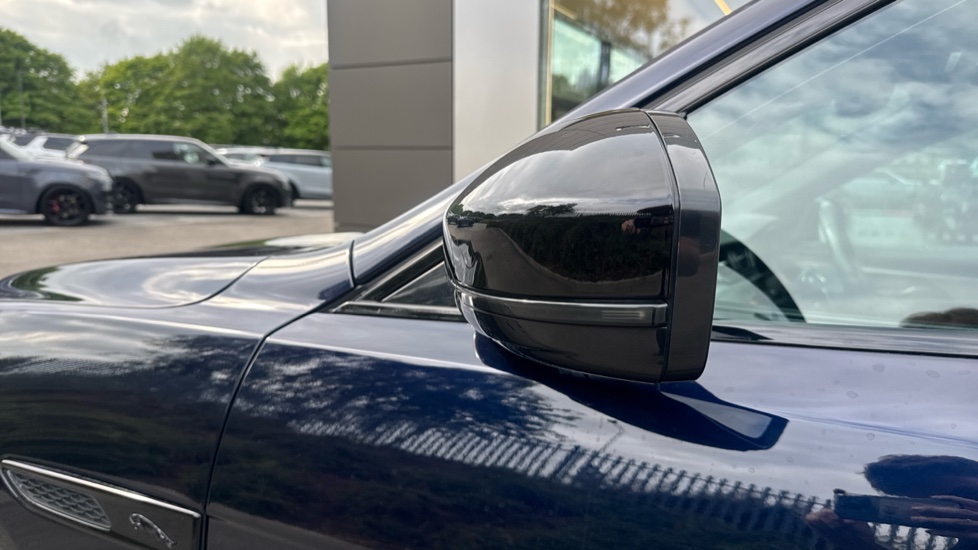 Jaguar F-Pace 2.0 P250 R-Dynamic SE Black 5dr Auto AWD Petrol Estate - Image 30