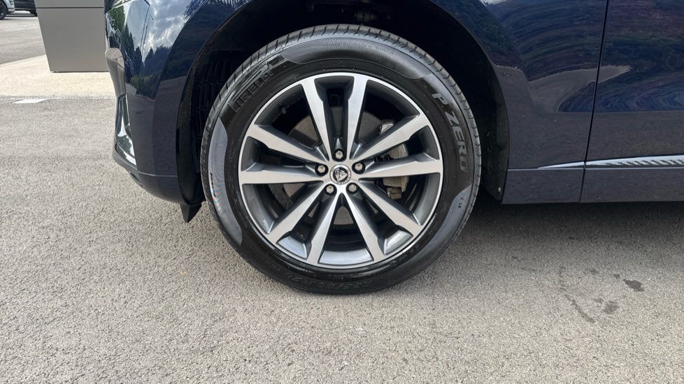 Jaguar F-Pace 2.0 P250 R-Dynamic SE Black 5dr Auto AWD Petrol Estate - Image 31