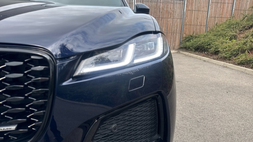 Jaguar F-Pace 2.0 P250 R-Dynamic SE Black 5dr Auto AWD Petrol Estate - Image 34