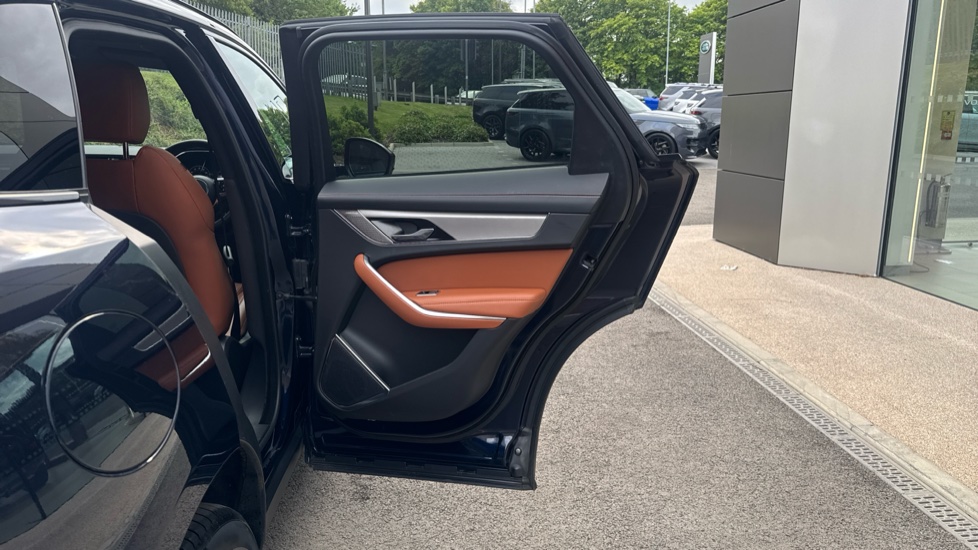 Jaguar F-Pace 2.0 P250 R-Dynamic SE Black 5dr Auto AWD Petrol Estate - Image 36