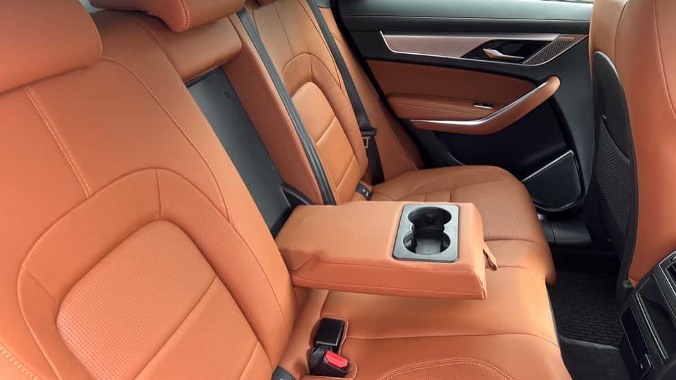 Jaguar F-Pace 2.0 P250 R-Dynamic SE Black 5dr Auto AWD Petrol Estate - Image 38