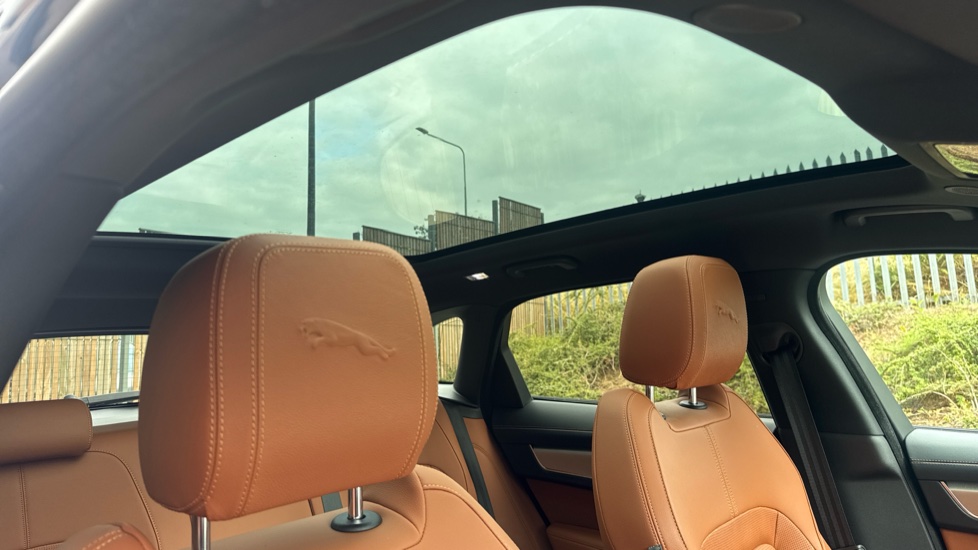 Jaguar F-Pace 2.0 P250 R-Dynamic SE Black 5dr Auto AWD Petrol Estate - Image 41