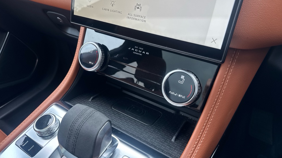 Jaguar F-Pace 2.0 P250 R-Dynamic SE Black 5dr Auto AWD Petrol Estate - Image 49