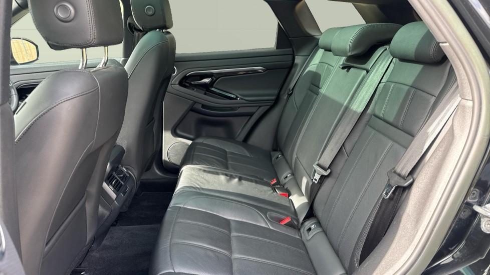 Land Rover Range Rover Evoque 1.5 P300e Evoque Edition 5dr Auto Hatchback - Image 4