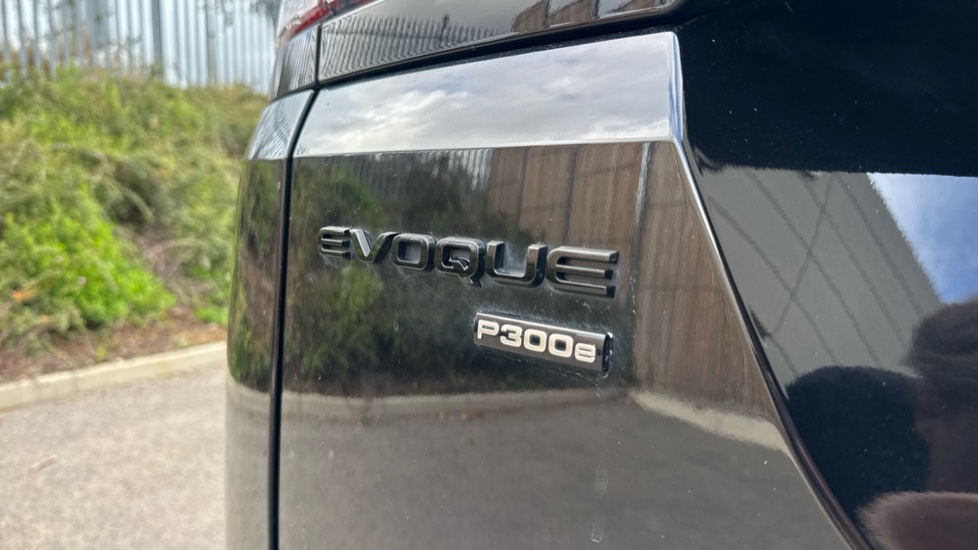 Land Rover Range Rover Evoque 1.5 P300e Evoque Edition 5dr Auto Hatchback - Image 26
