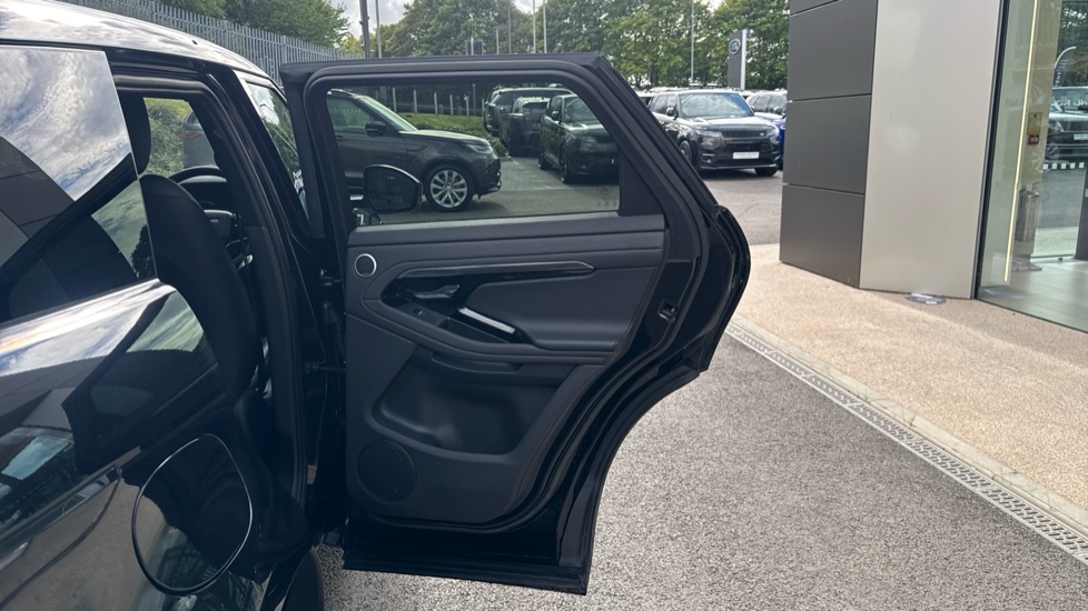 Land Rover Range Rover Evoque 1.5 P300e Evoque Edition 5dr Auto Hatchback - Image 39