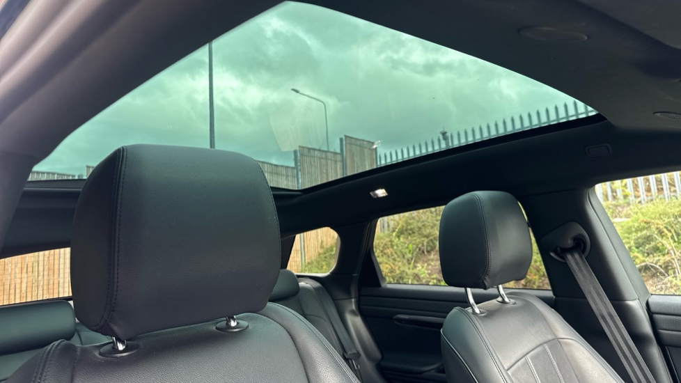 Land Rover Range Rover Evoque 1.5 P300e Evoque Edition 5dr Auto Hatchback - Image 45
