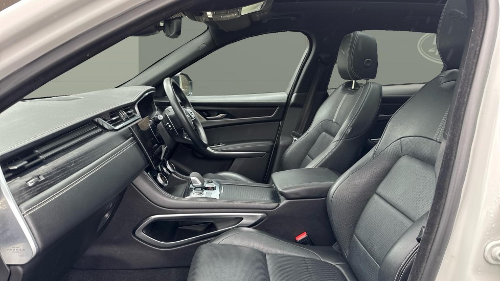 Jaguar F-Pace 2.0 P400e R-Dynamic Black 5dr Auto AWD Estate - Image 3