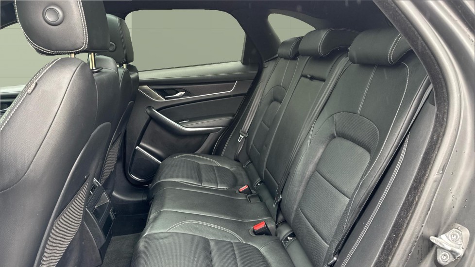 Jaguar F-Pace 2.0 P400e R-Dynamic Black 5dr Auto AWD Estate - Image 4