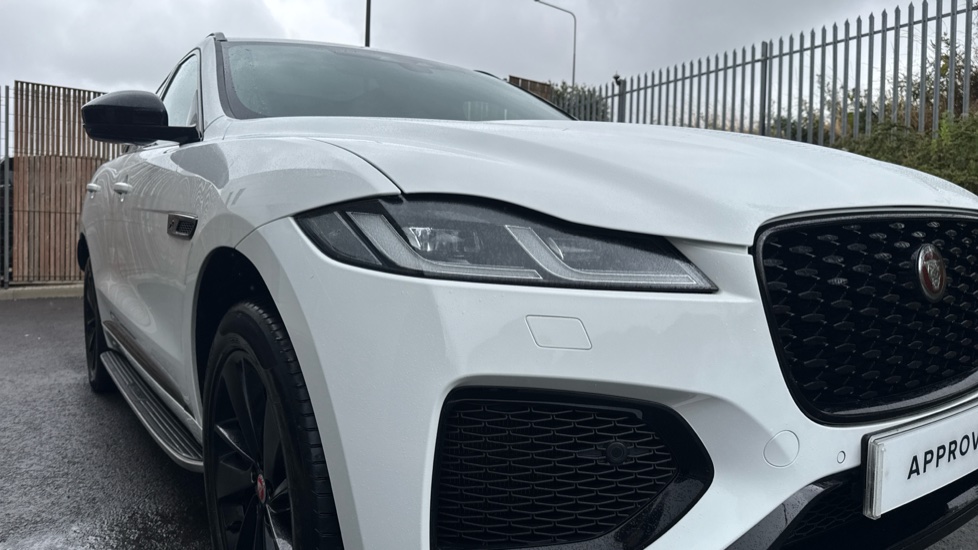 Jaguar F-Pace 2.0 P400e R-Dynamic Black 5dr Auto AWD Estate - Image 17