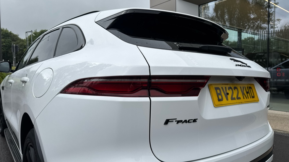 Jaguar F-Pace 2.0 P400e R-Dynamic Black 5dr Auto AWD Estate - Image 19
