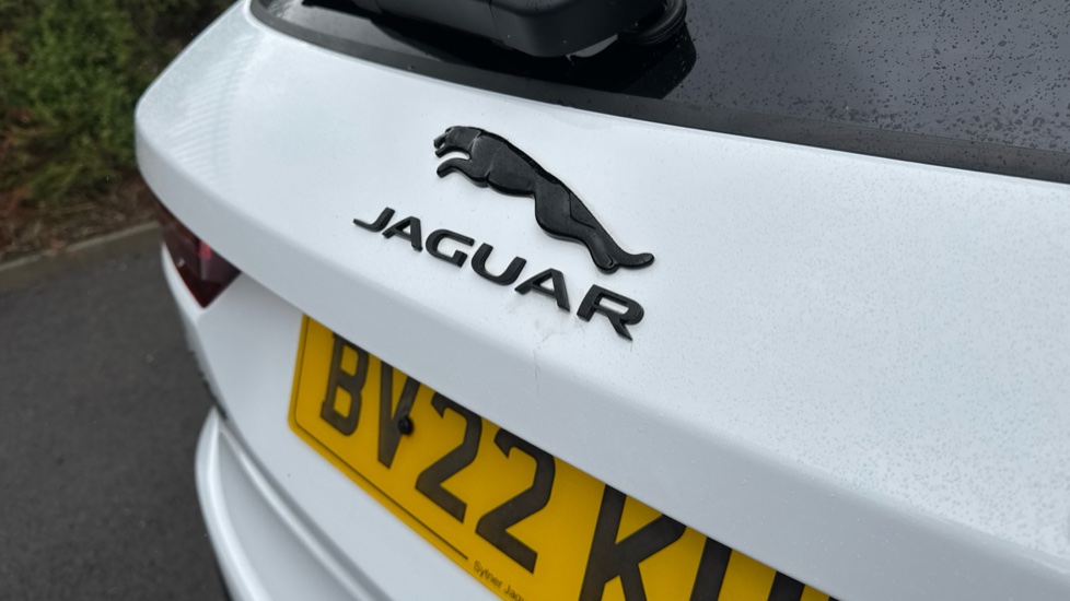 Jaguar F-Pace 2.0 P400e R-Dynamic Black 5dr Auto AWD Estate - Image 23