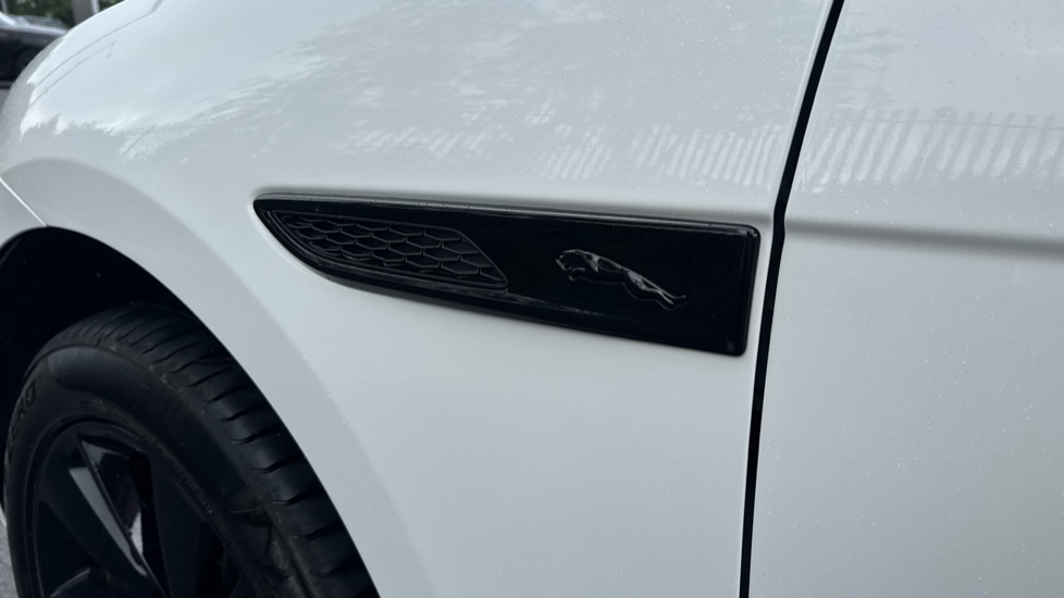 Jaguar F-Pace 2.0 P400e R-Dynamic Black 5dr Auto AWD Estate - Image 32