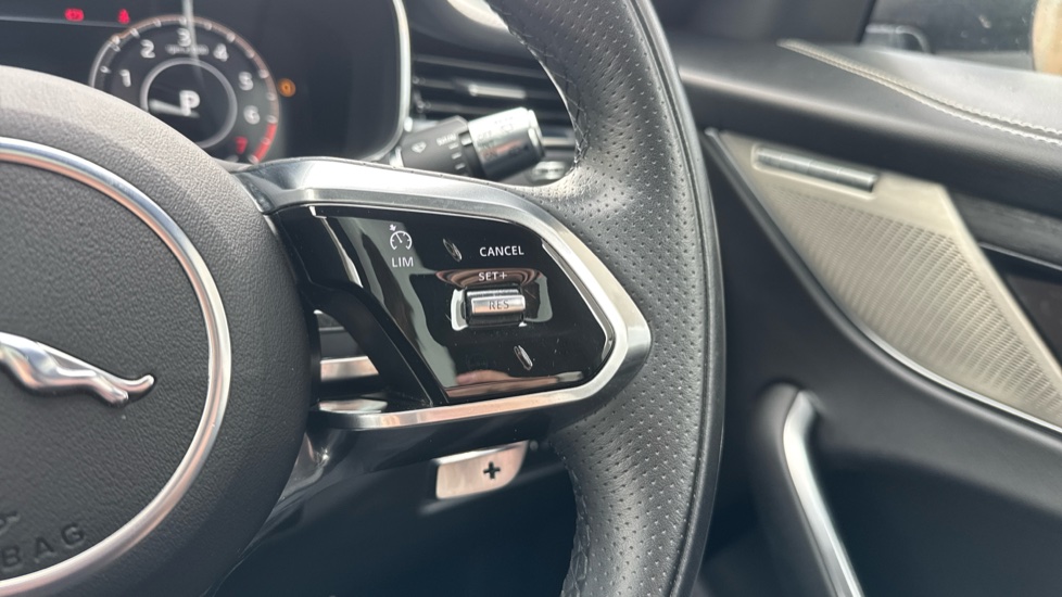 Jaguar F-Pace 2.0 P400e R-Dynamic Black 5dr Auto AWD Estate - Image 47