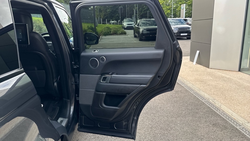 Land Rover Range Rover Sport 3.0 SDV6 HSE Dynamic 5dr Auto [7 Seat] Diesel Estate - Image 39
