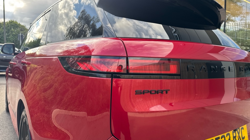 Land Rover Range Rover Sport 3.0 D300 Dynamic SE 5dr Auto Diesel Estate - Image 19