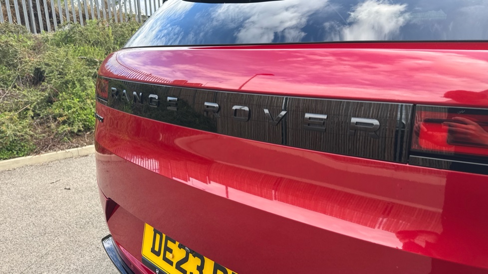 Land Rover Range Rover Sport 3.0 D300 Dynamic SE 5dr Auto Diesel Estate - Image 24